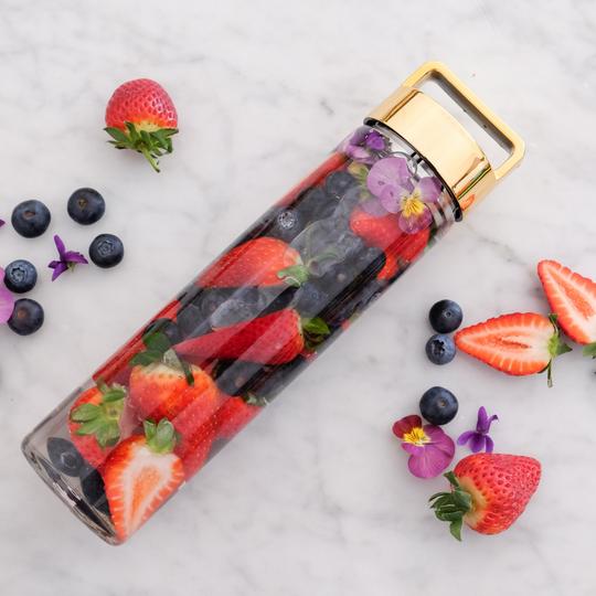 Strawberry, Grapefruit & Peach Detox Water // @anettvelsberg